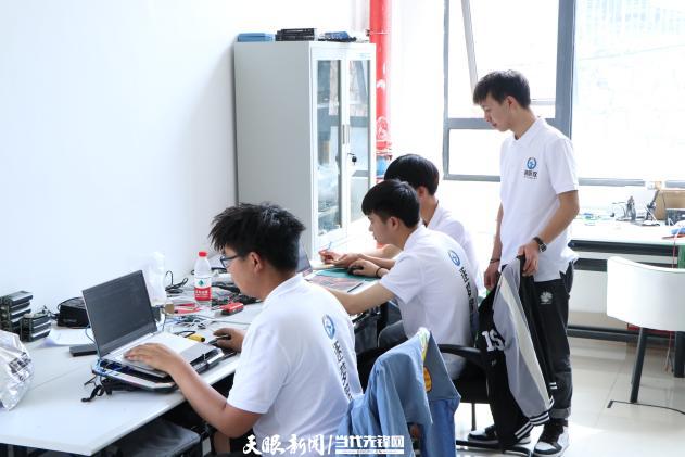 贵州电子科技职业学院：推进导生制 培养三线黔匠创新创业人才1.jpeg