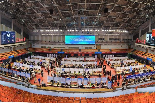 1704345436977207.jpeg 黑龙江:提供就业岗位17035个!“服务促就业 筑梦赢未来”校园招聘活动举办.jpeg