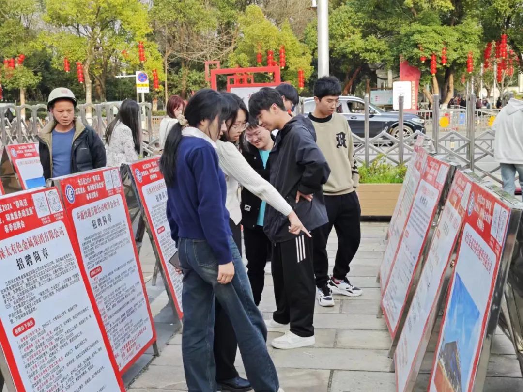 余江：为高校毕业生搭建“就业桥”（图）.jpg