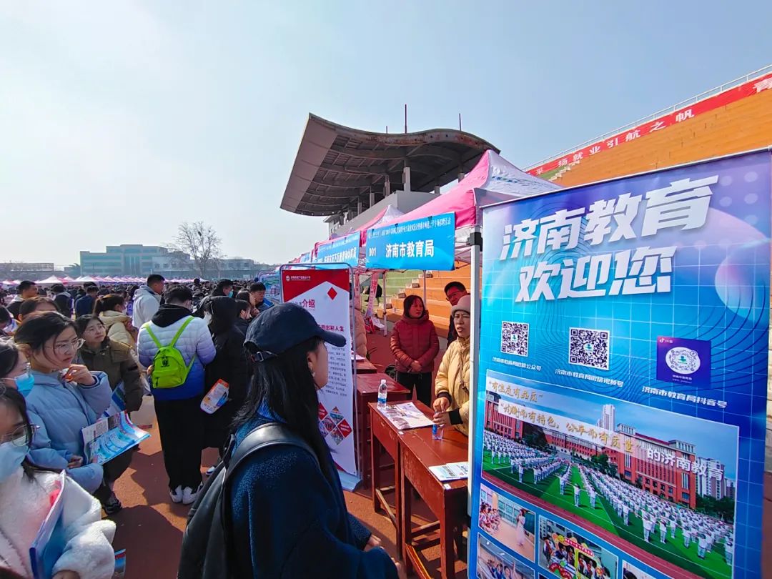 火爆来袭！直击招聘会现场8.jpg