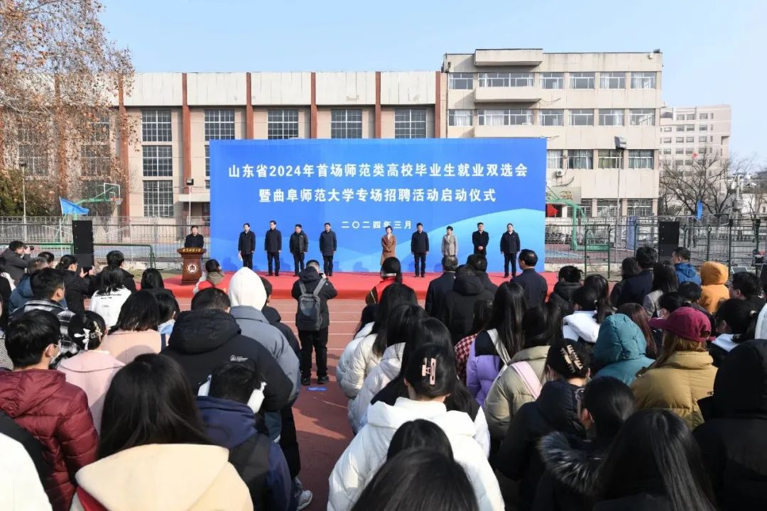 火爆来袭！直击招聘会现场3.jpg