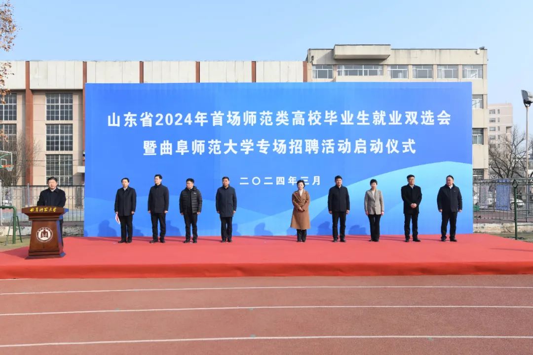 火爆来袭！直击招聘会现场2.jpg