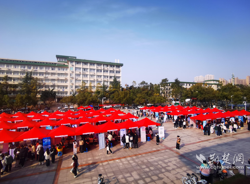 中南民族大学这场招聘会很火爆2.png