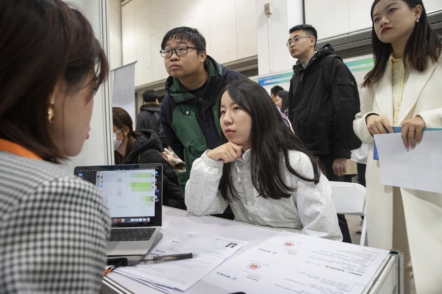 上海高校毕业生招聘会提供2.3万个岗位，首设智慧就业专区15.jpg