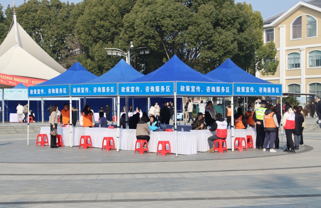 人流如织！我区多场招聘会举行→3.jpg