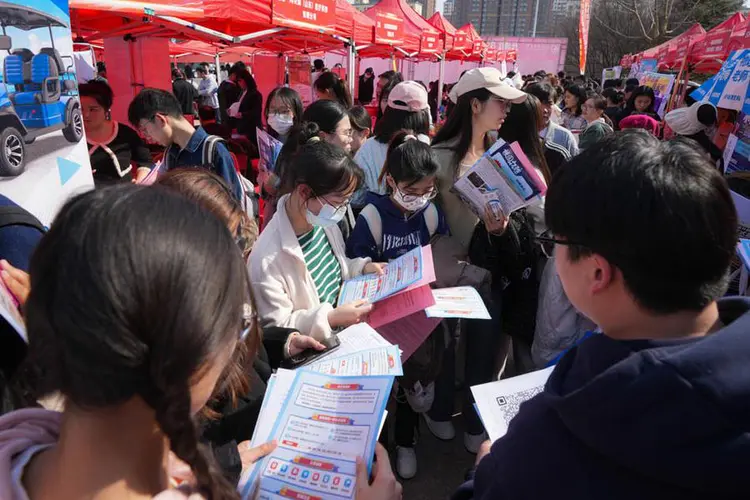 济南春季校园招聘会来啦！12000余个就业岗位“职”等你来5.jpg