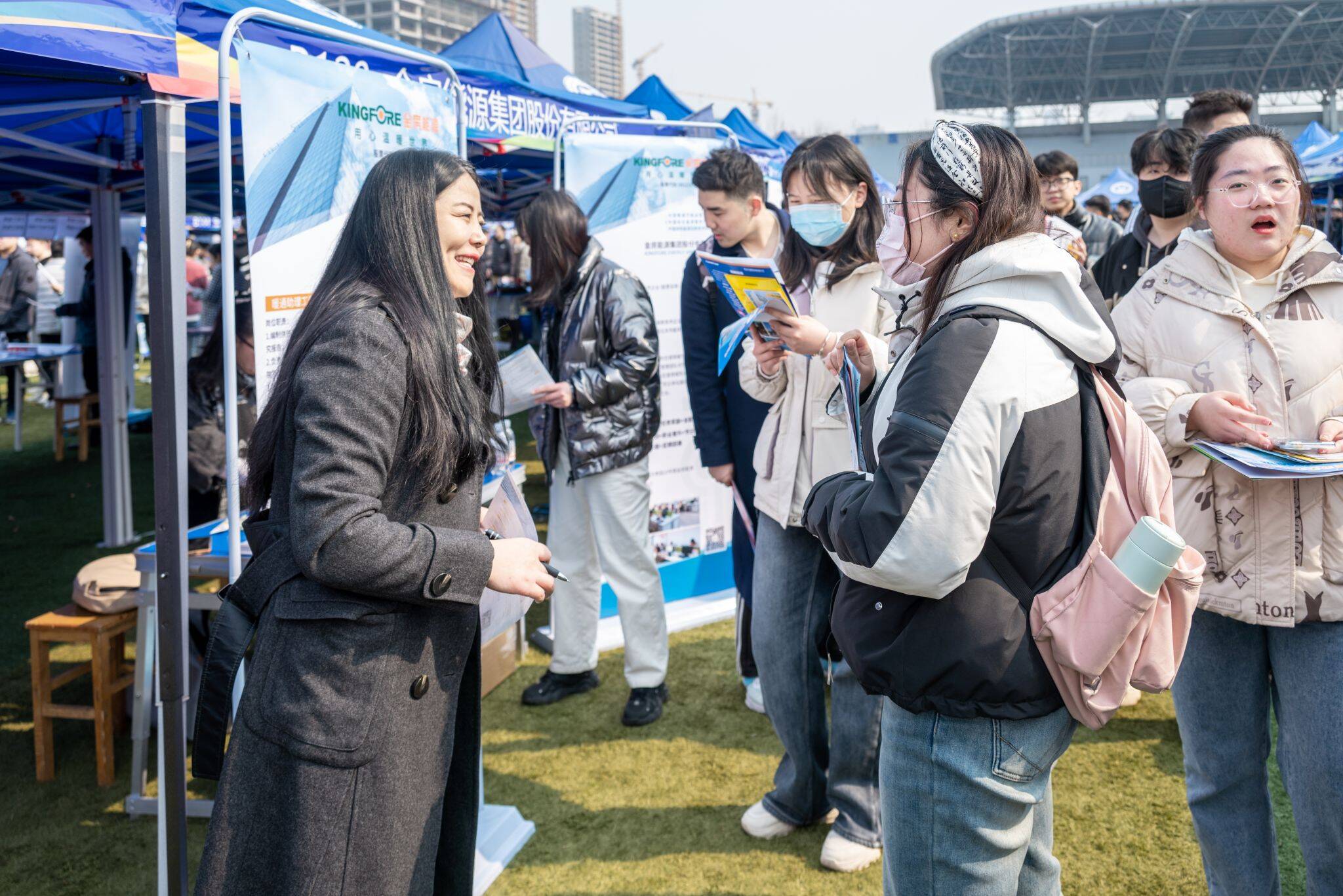 358家企事业单位20000个岗位！中国石油大学（华东）举行2024年首场春季大型校园招聘会2.png