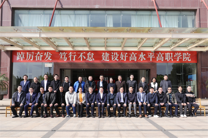 常州氢能产业产教融合高质量发展论坛在常州工业职业技术学院召开5.jpg