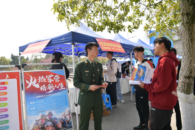 【就业攻坚】百企万岗进校园 西南科技大学精准攻坚促就业5.jpg