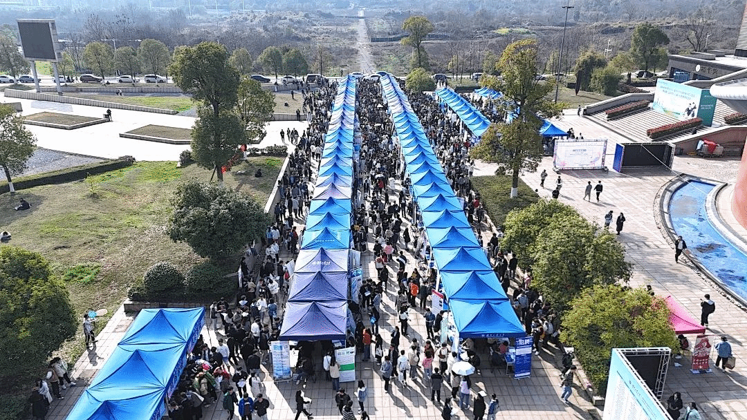 株洲地区毕业生供需见面会暨湖南工业大学2024届春季双选会顺利举行.png