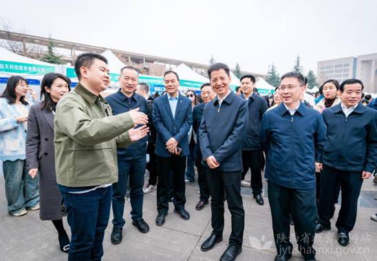 陕西举办“春季促就业攻坚行动”启动仪式暨春季校园招聘活动1.jpg