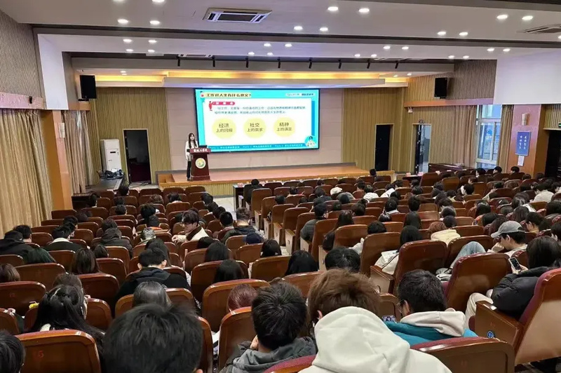 盐城举办“驻盐院校学子留盐行动”暨重点产业链专场招聘会4.jpg