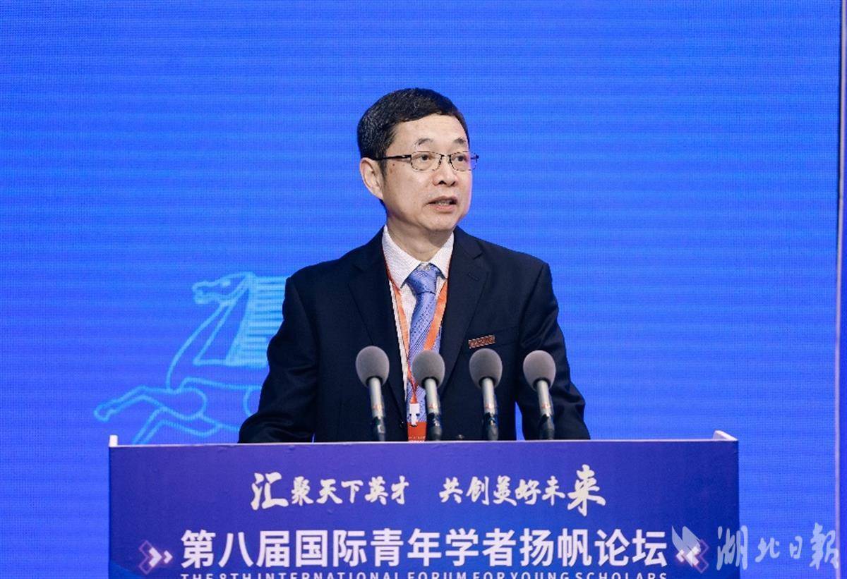 1712454095256745.jpeg 全球引才 武汉理工这场论坛吸引1300余名海内外青年学者3.jpeg