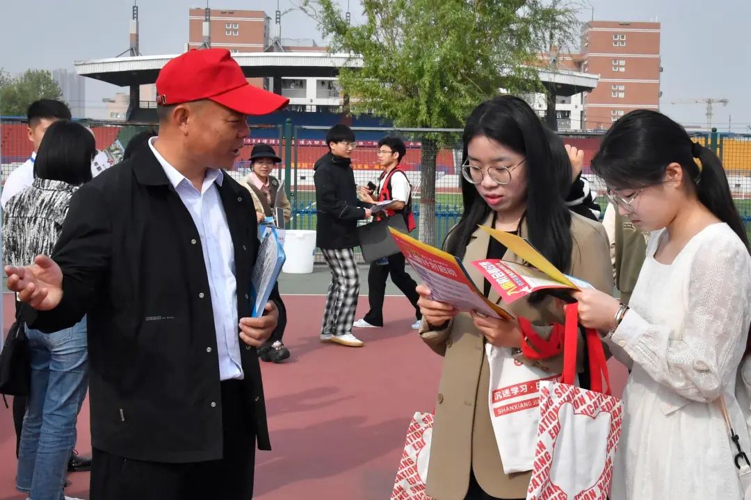 1.7万余个岗位！南阳师范学院举办春季大型双选会4.jpg