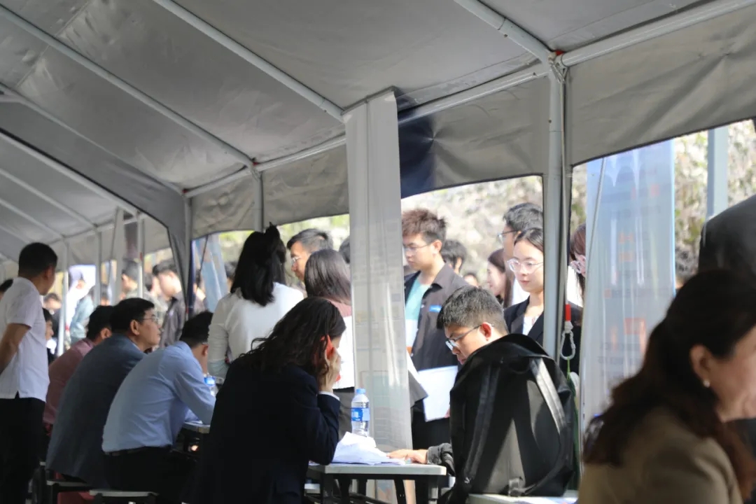 河北工大2024春季双选会：“名企”与“良才”双向奔赴1.jpg