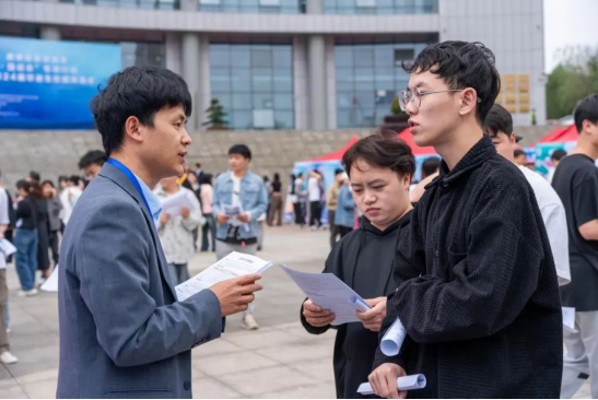 240+单位，6000+需求人数 ！直击贵州职业技术学院2024届毕业生校园双选会5.png