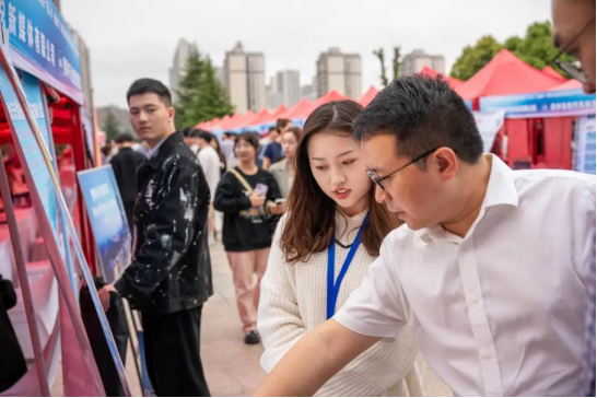 240+单位，6000+需求人数 ！直击贵州职业技术学院2024届毕业生校园双选会4.png